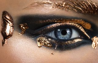 Новогодний макияж с золотыми тенями