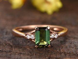 Кольцо с зеленым бериллом