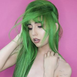 Бледно зеленые волосы