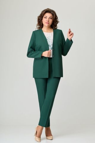Женский костюм зеленого цвета
