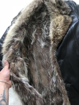 Кожаная куртка с волчьим мехом