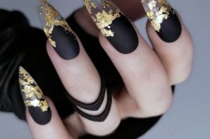 Дизайн ногтей черный с золотом
