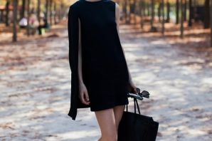 Черное платье с ботинками