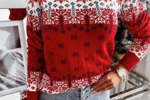 Новогодний свитер женский
