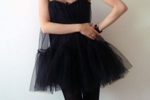 Черное платье с фатином