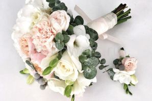 Свадебные букеты из белых роз