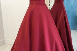 Атласное бордовое платье