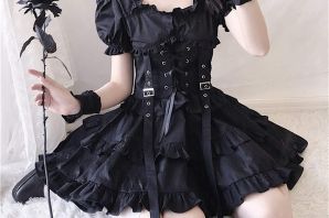 Готическое черное платье