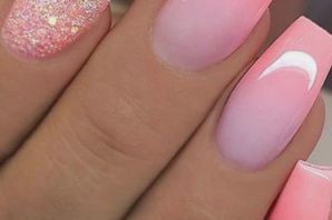 Розовый френч на ногтях квадратной формы