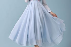 Голубое шифоновое платье