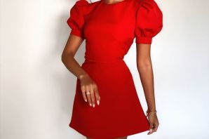 Короткое красное платье