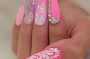 Розовые длинные ногти
