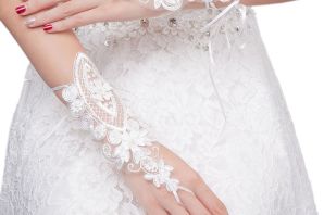 Свадебное платье с перчатками