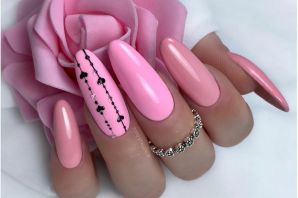 Модный розовый маникюр