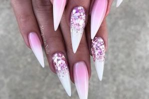 Розовые острые ногти