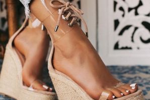 Модная женская обувь лето