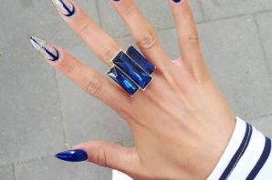 Синие ногти на руках