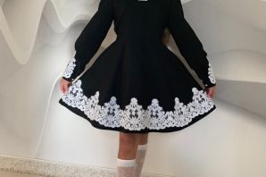 Школьное платье с кружевом