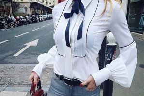 Женский костюм с галстуком