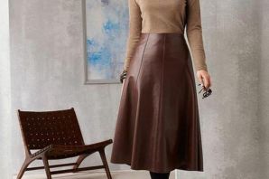 Кожаная коричневая юбка