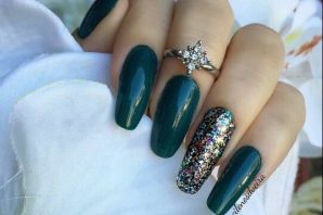 Дизайн ногтей зеленый с золотом