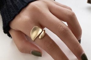 Кольца на указательный палец женские золотые