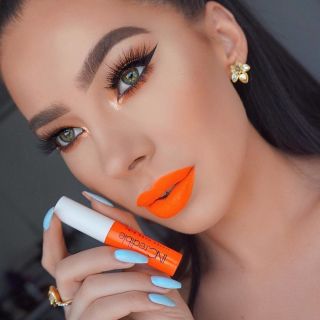Яркий оранжевый макияж