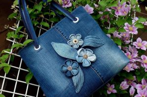 Маленькая голубая сумочка