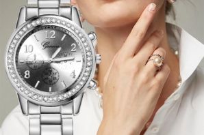 Женские часы с железным браслетом