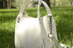 Красивые белые сумки