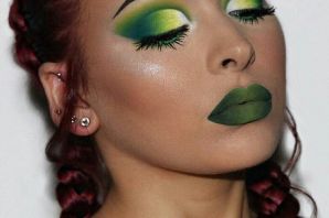 Красивый макияж с зелеными тенями
