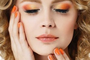 Легкий макияж с оранжевыми тенями