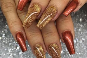 Дизайн ногтей красный с золотом