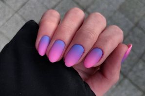 Цветной градиент на ногтях