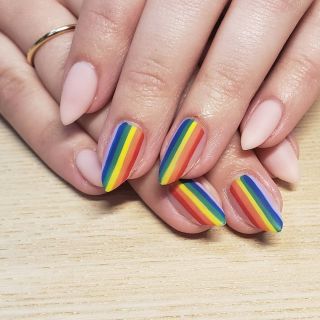 Маникюр радуга на ногтях