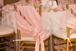 Украшение стульев фатином на свадьбу
