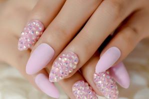Розовые ногти с блестками