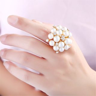 Женское кольцо с жемчугом