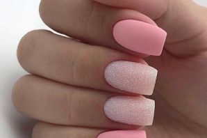 Бледно розовые ногти