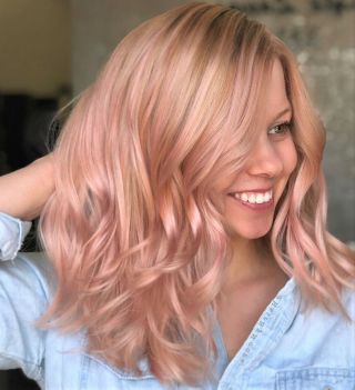 Перламутрово розовый цвет волос
