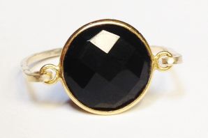 Золотое кольцо с черным ониксом