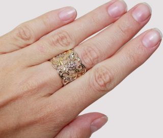 Золотое кольцо широкое с камнями