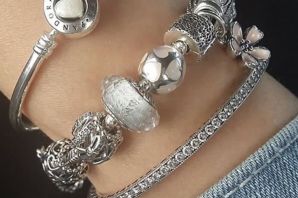 Серебряные браслеты с подвесками