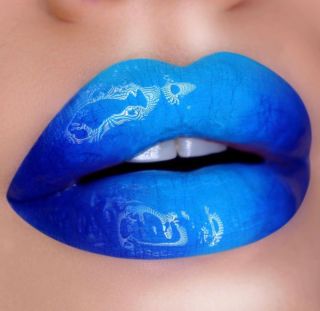 Макияж с синими губами