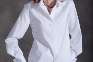 Женская блузка с запонками