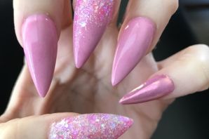Розовые острые ногти