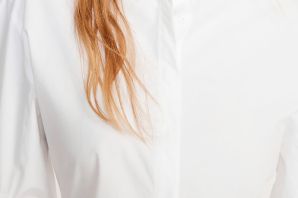 Белая блузка со стоячим воротником