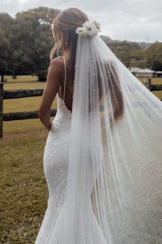 Пышная фата невесты