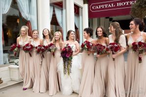 Подружки невесты в серебряных платьях