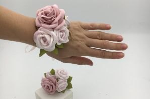 Браслеты для подружек невесты розовые
